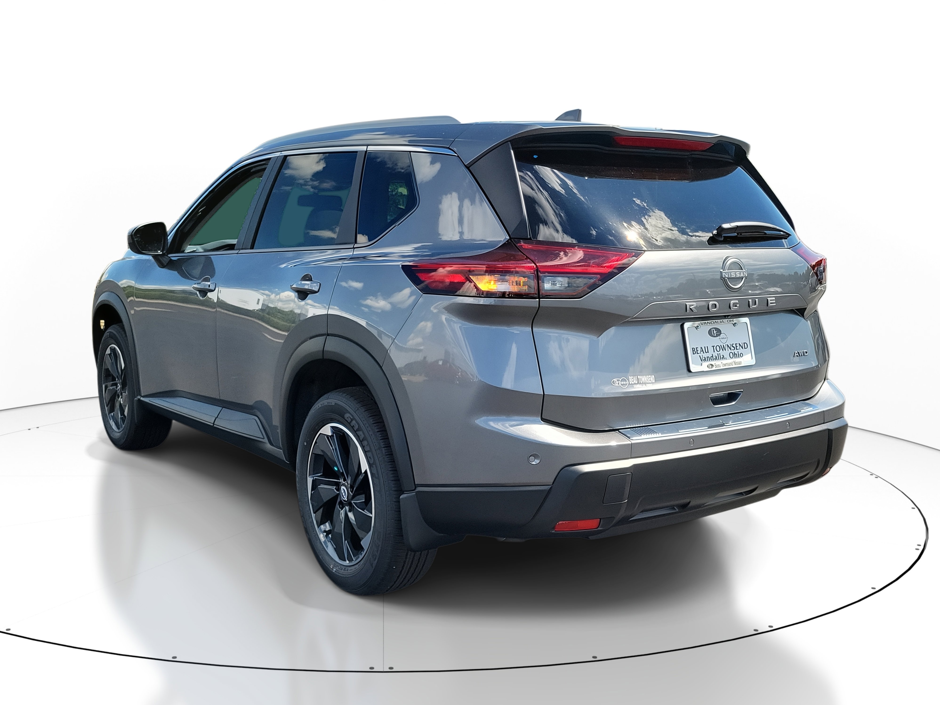 2026 Nissan Rogue SV photo 2