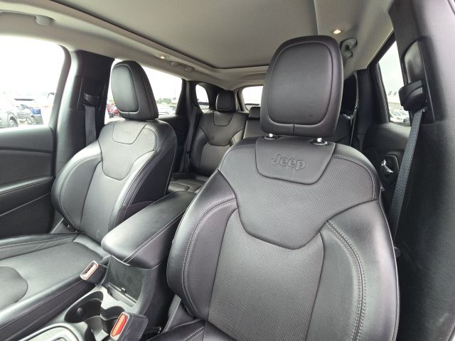 2022 Jeep Cherokee Latitude Lux photo 19