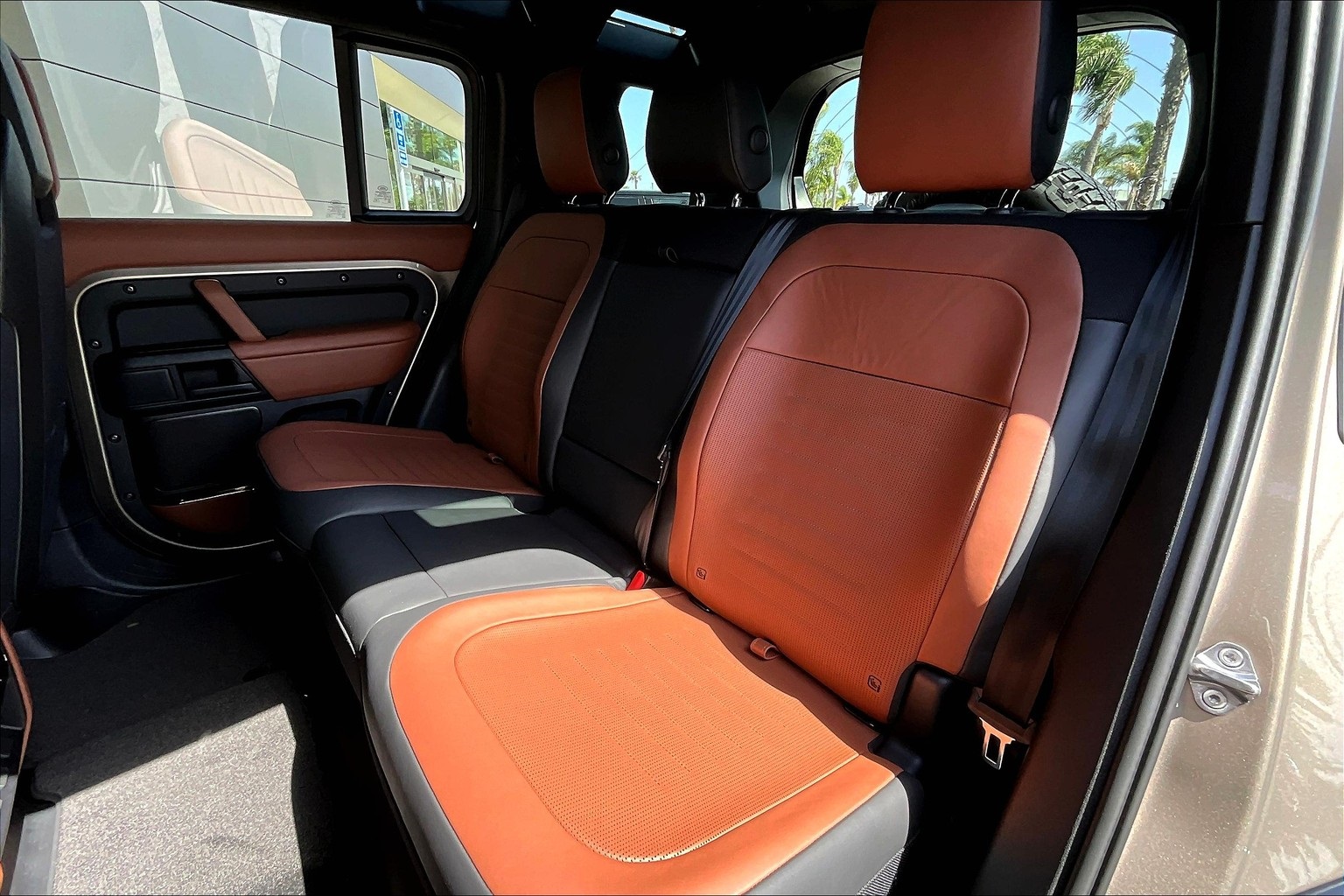 2025 Land Rover Defender 110 V8 photo 9