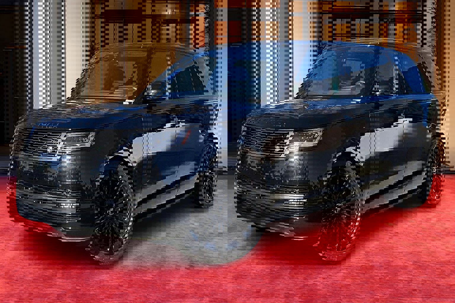 2025 Land Rover Range Rover SE's photo