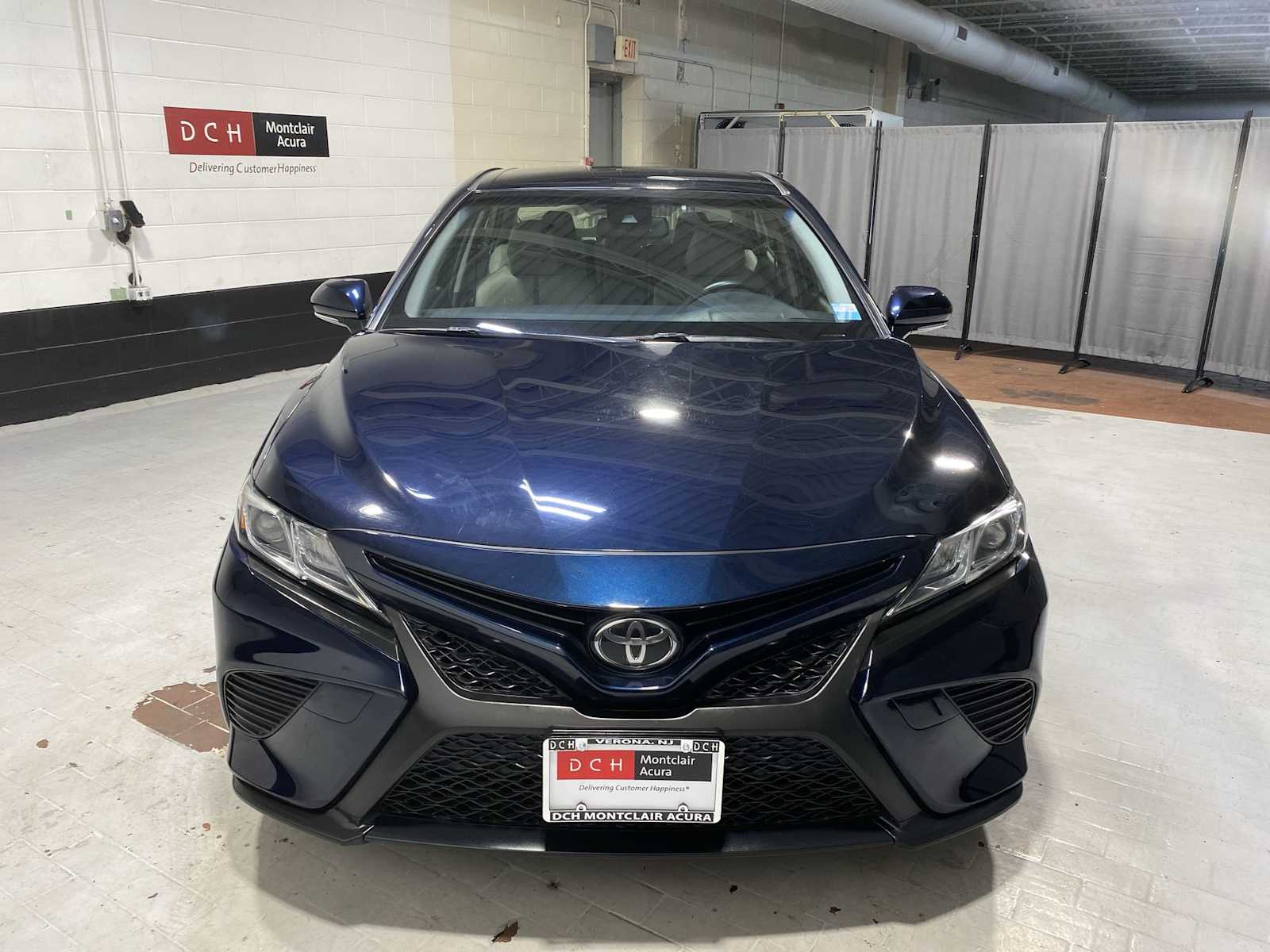 2018 Toyota Camry SE photo 6