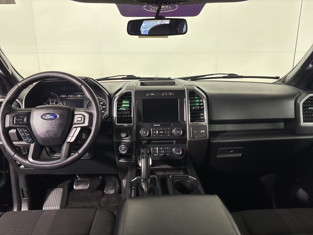 2016 Ford F-150 XLT photo 16