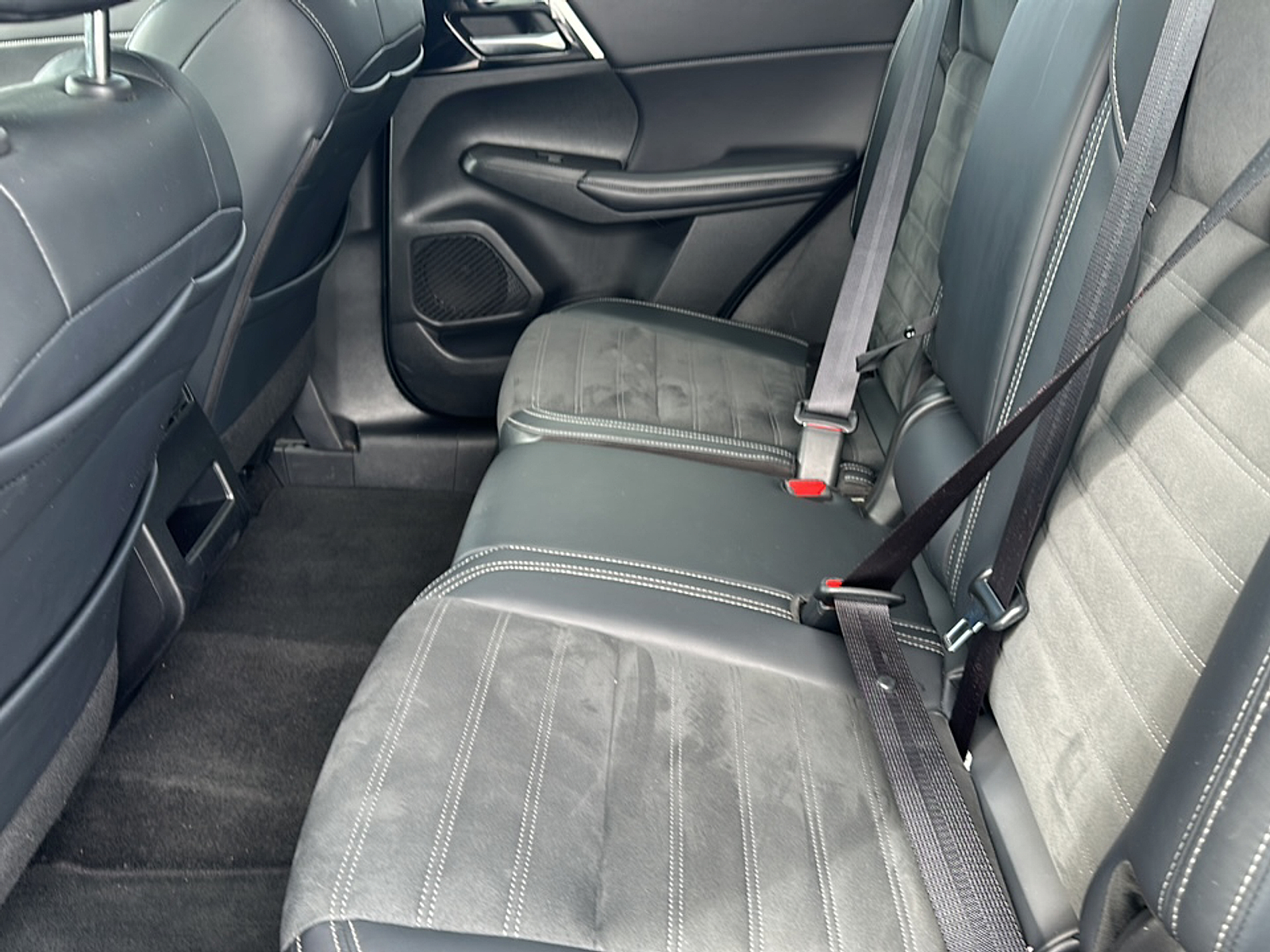 2024 Mitsubishi Outlander SE photo 5