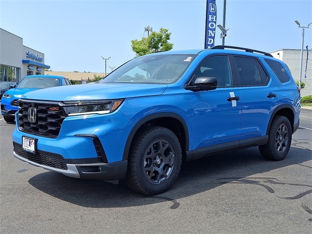 2025 Honda Pilot TrailSport photo 3