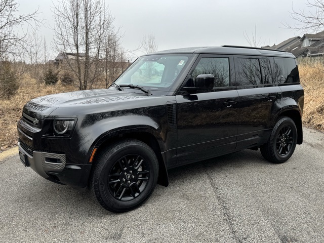 2023 Land Rover Defender X-Dynamic SE's photo
