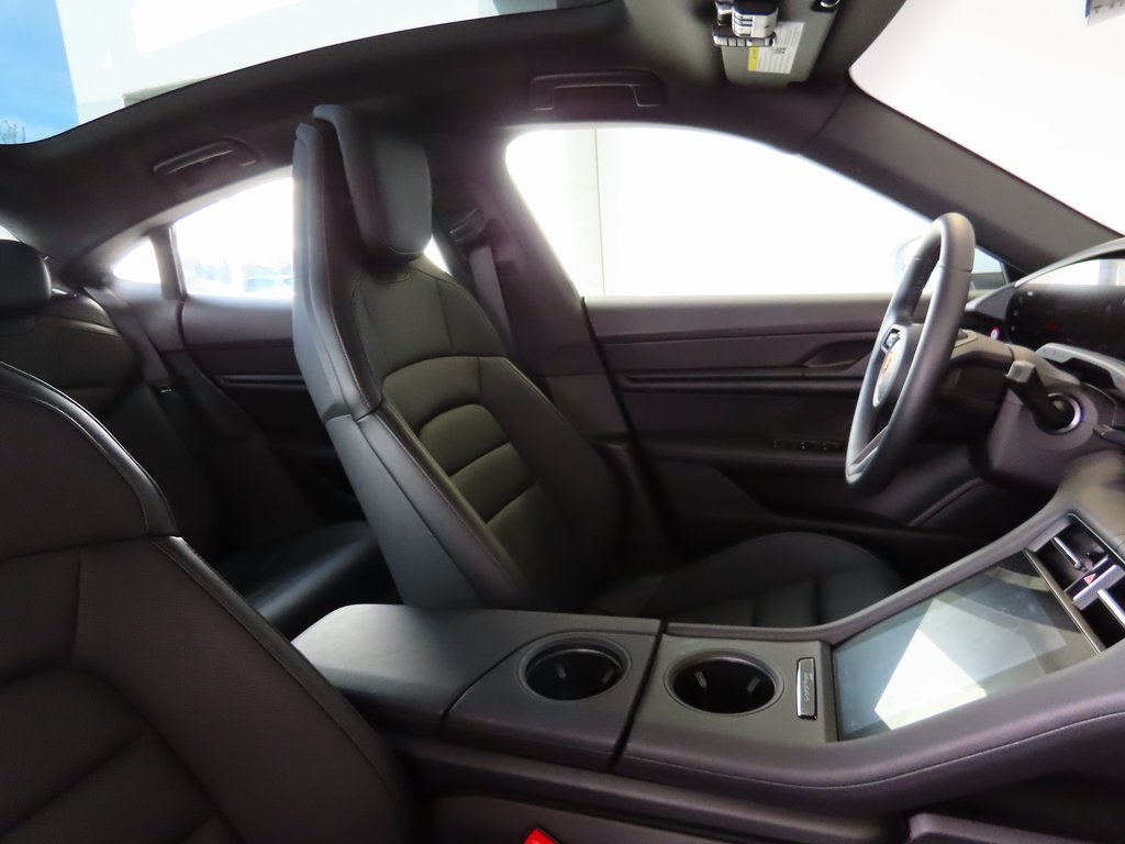 2023 Porsche Taycan photo 7
