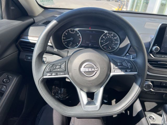 2024 Nissan Altima 2.5 SV photo 13