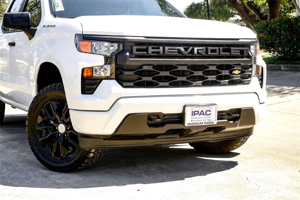 2023 Chevrolet Silverado 1500 Custom photo 3