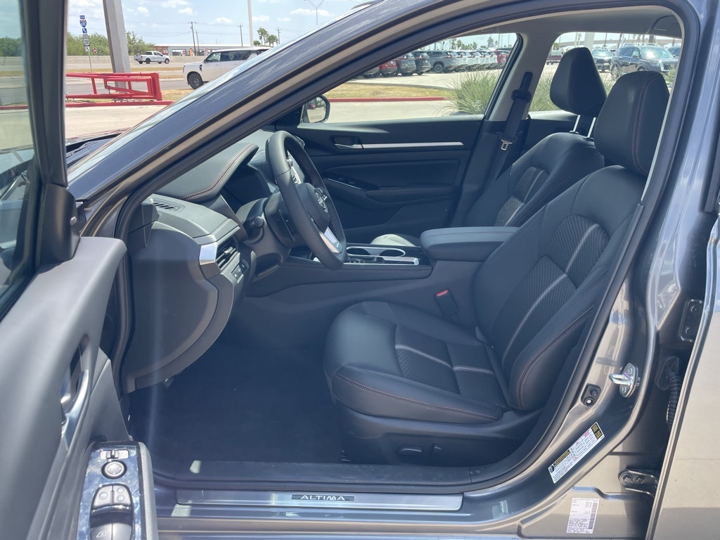 2025 Nissan Altima SR photo 14