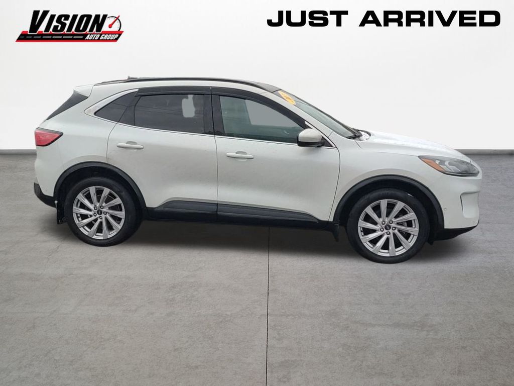 2021 Ford Escape Titanium Hybrid photo 4