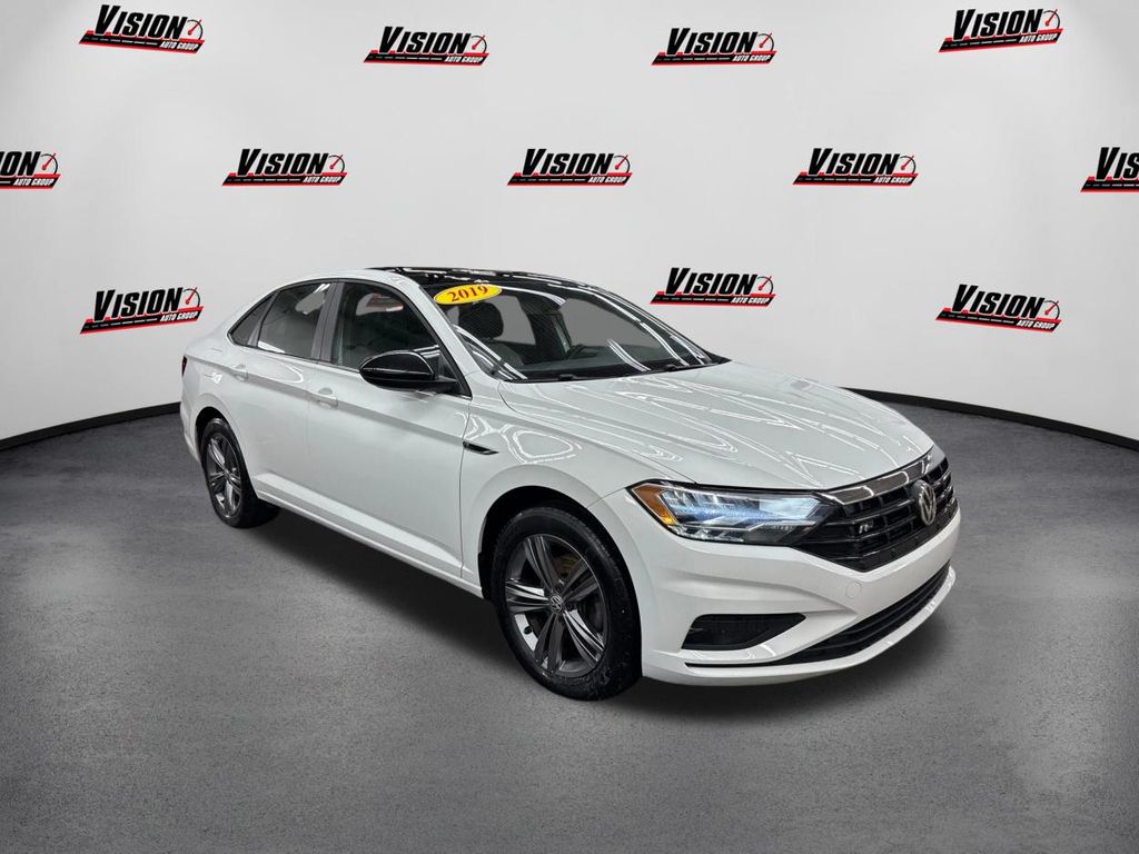 2019 Volkswagen Jetta R-Line photo 3