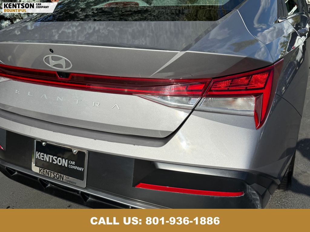 2025 Hyundai Elantra SEL Convenience photo 28