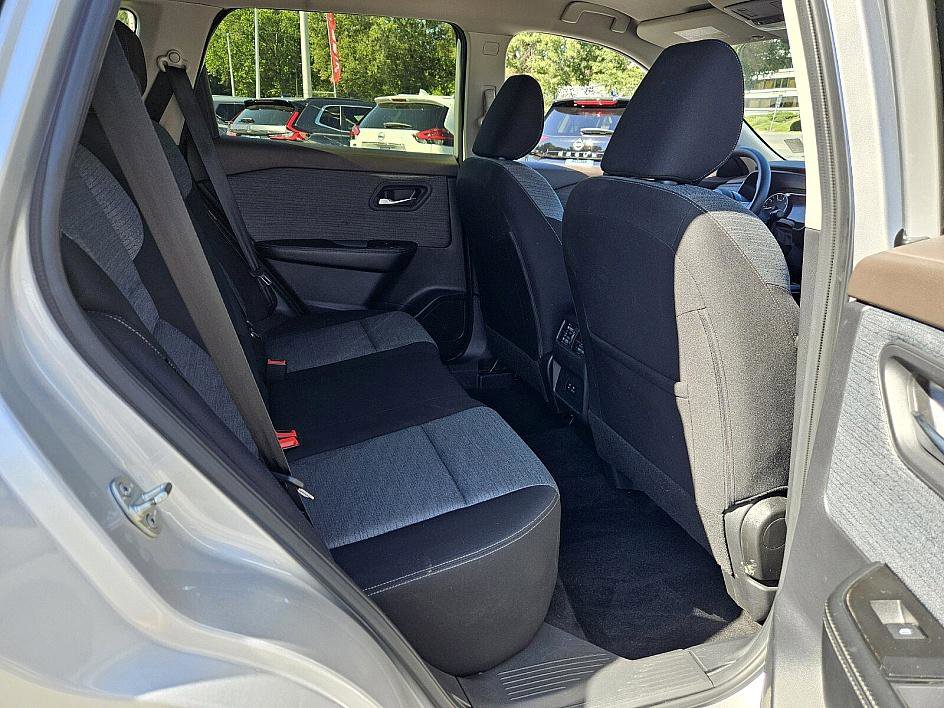 2023 Nissan Rogue SV photo 12