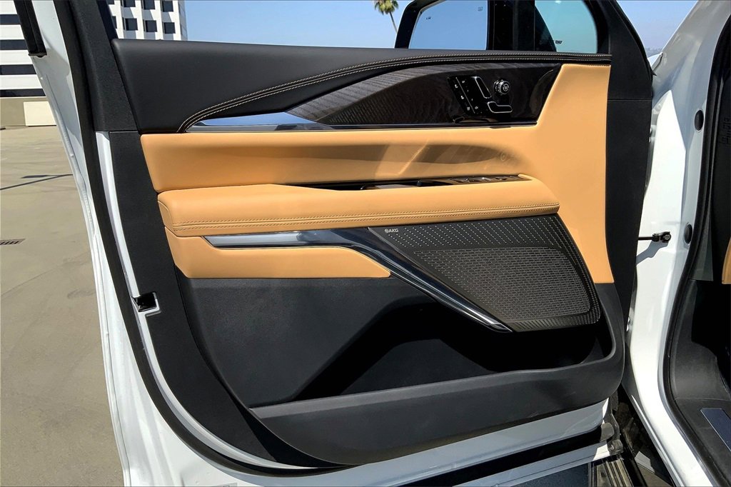 2025 Cadillac Escalade IQ Luxury photo 9