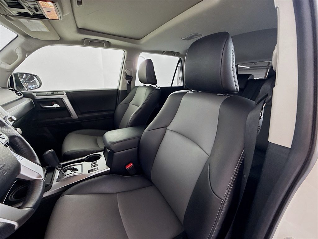 2023 Toyota 4Runner SR5 Premium photo 3