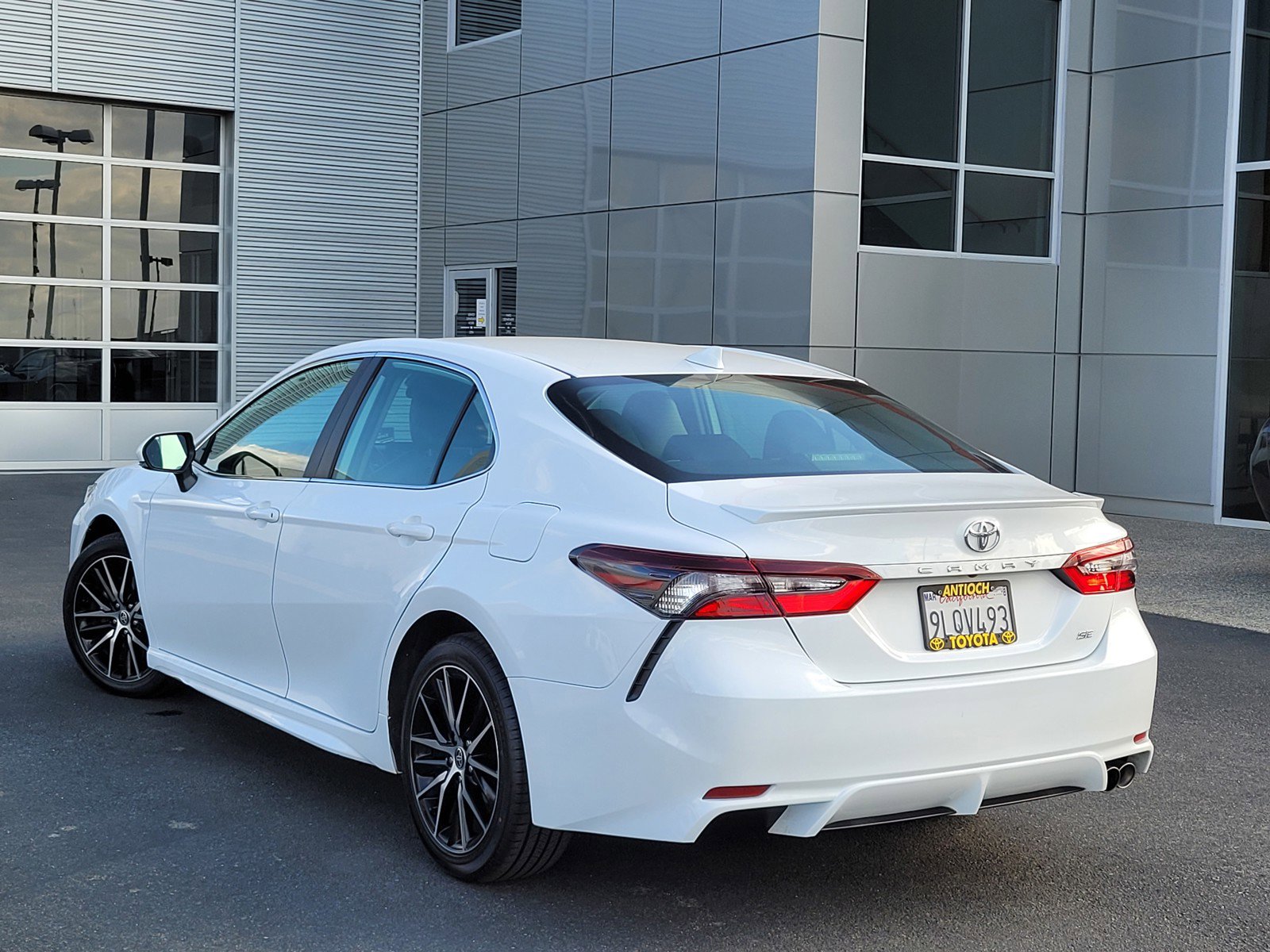 2024 Toyota Camry SE photo 4