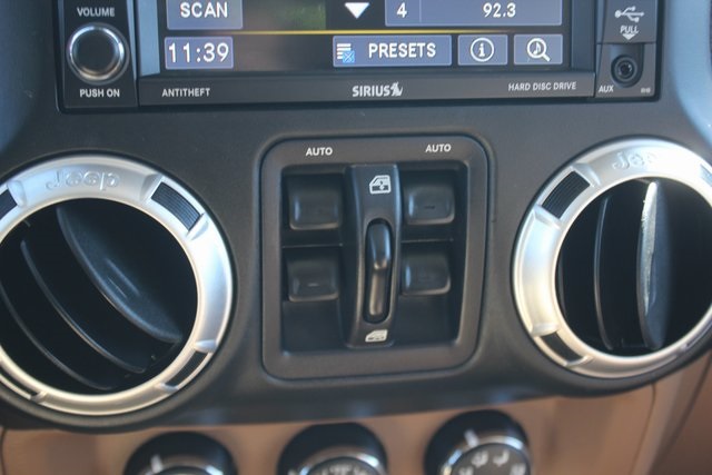 2015 Jeep Wrangler Unlimited Sahara photo 5