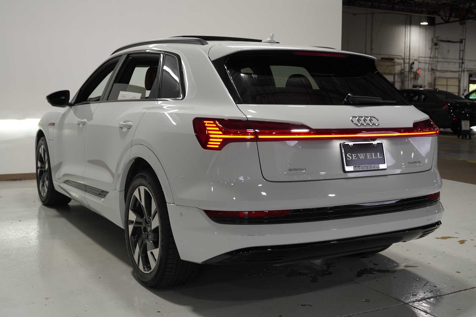 2021 Audi e-tron Premium photo 6