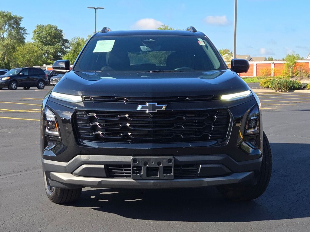 2025 Chevrolet Equinox LT photo 3