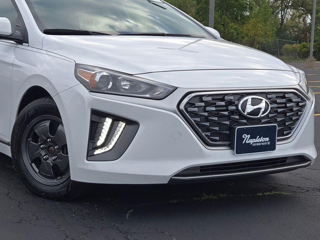 2021 Hyundai Ioniq SE photo 2