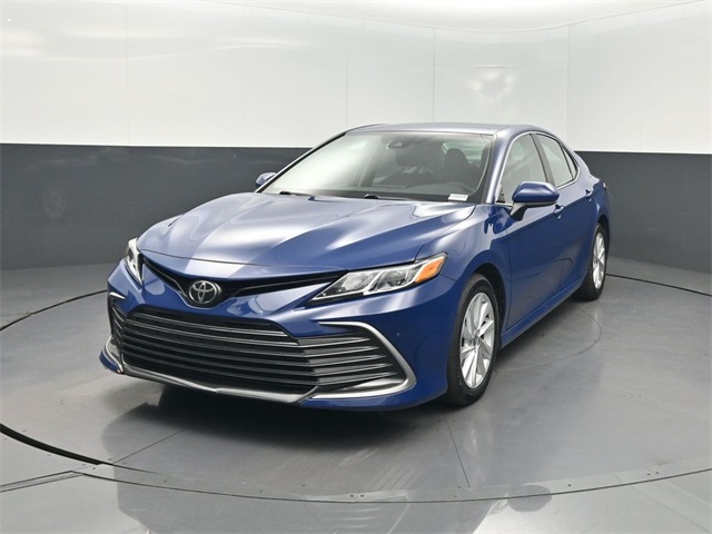 2023 Toyota Camry LE's photo