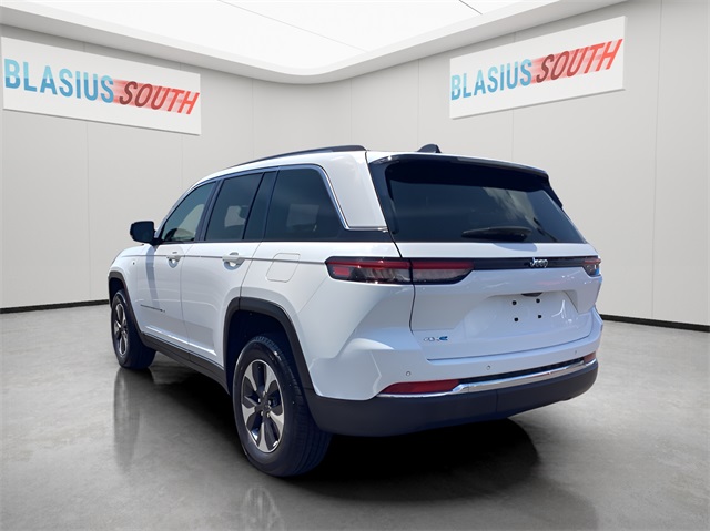 2023 Jeep Cherokee Sport photo 5