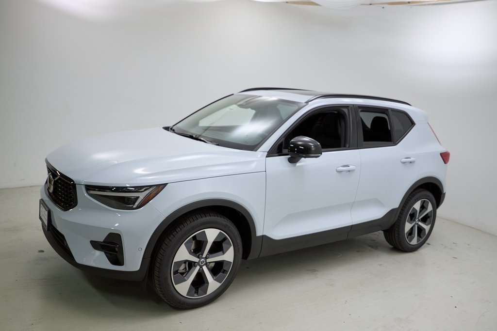 2026 VOLVO XC40 - Image 5