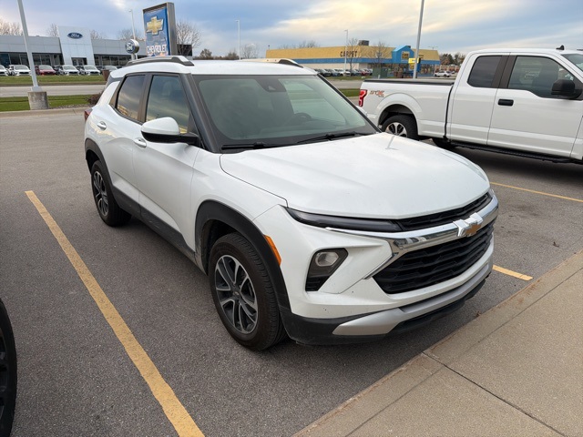 2024 Chevrolet Trailblazer LT photo 3