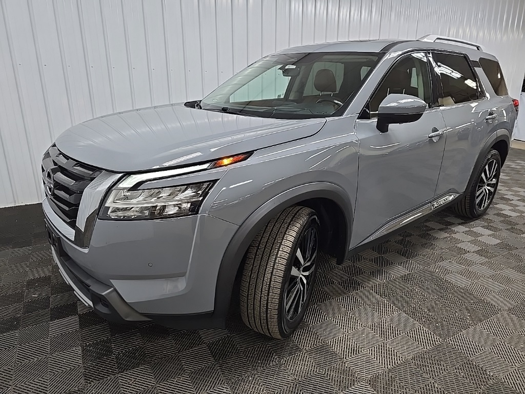2023 Nissan Pathfinder Platinum photo 8