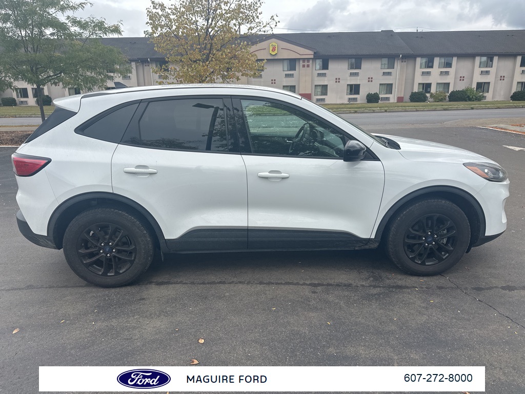 2020 Ford Escape SE Sport Hybrid photo 3