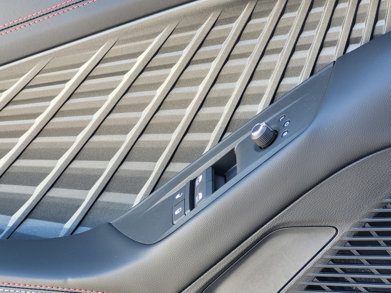 2025 Dodge Charger R/T photo 25