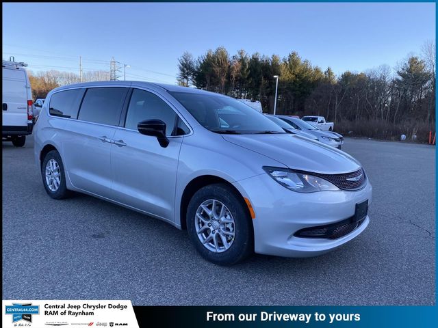 2026 Chrysler Voyager LX's photo