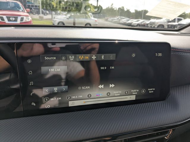 2025 Nissan Kicks SR photo 19