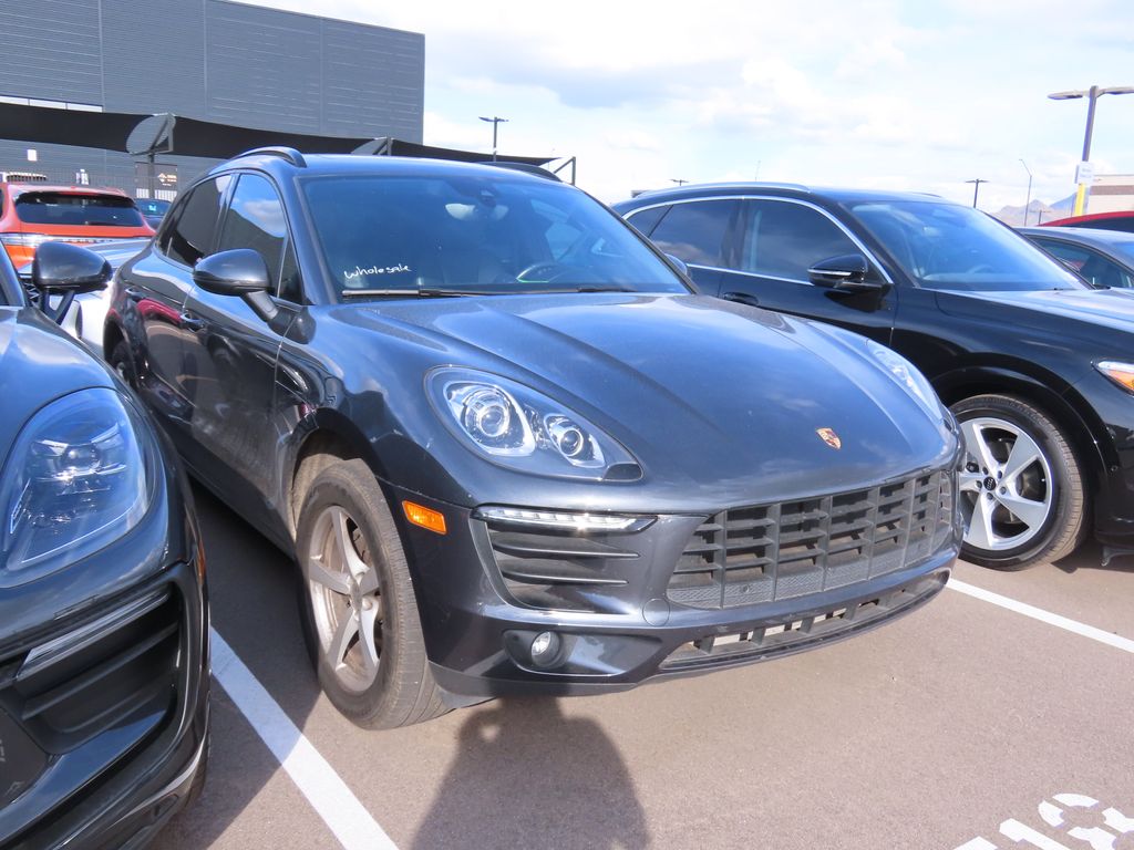2017 Porsche Macan Base's photo
