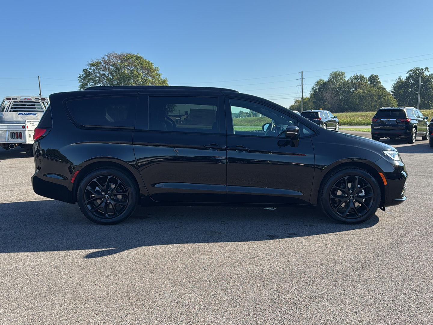 2026 Chrysler Pacifica photo 4