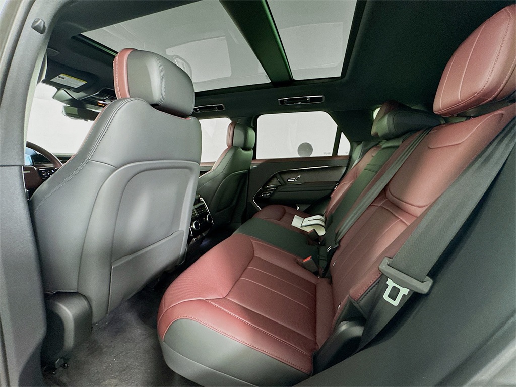 2025 Land Rover Range Rover Sport SE photo 21