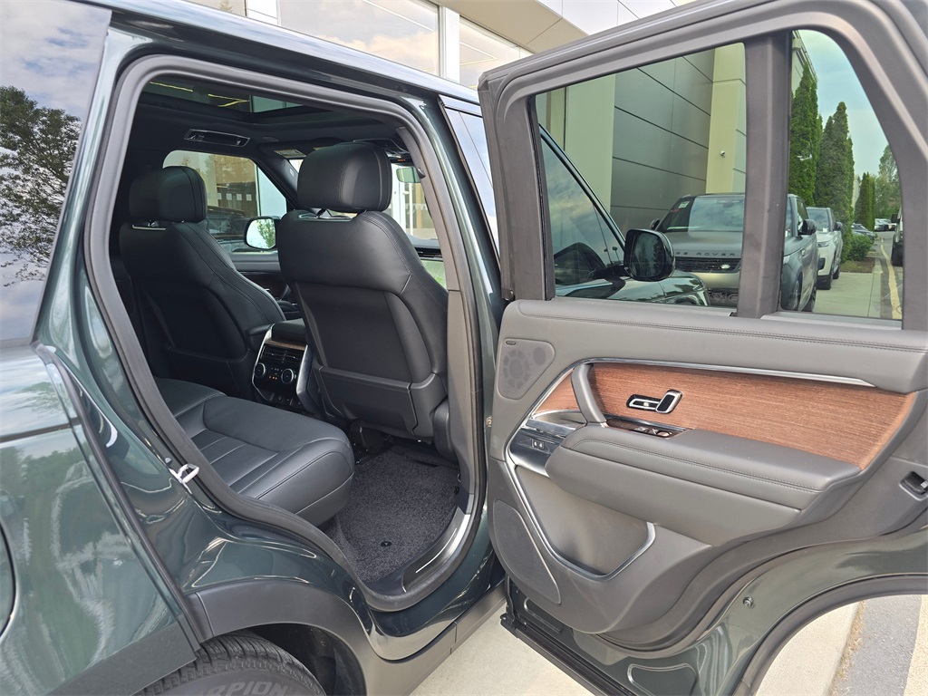 2025 Land Rover Range Rover SE photo 24
