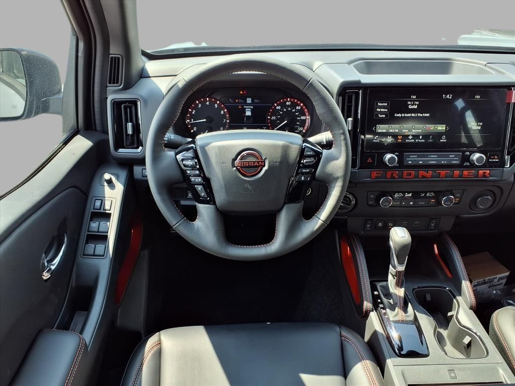 2025 Nissan Frontier PRO-4X photo 4