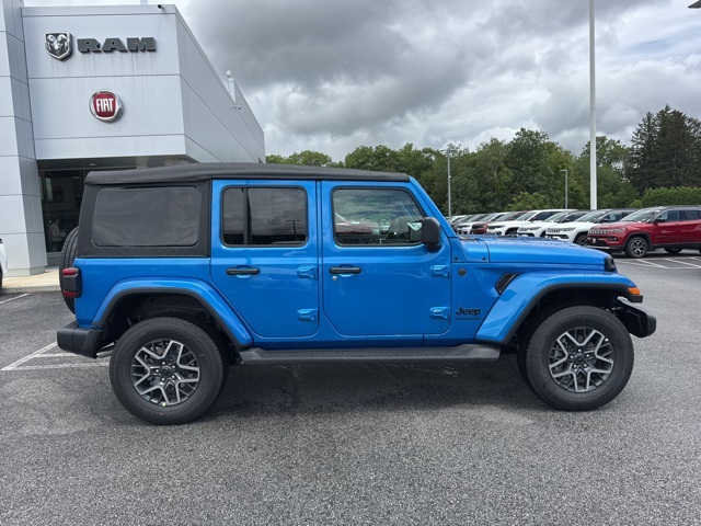 2025 Jeep Wrangler Sahara photo 2
