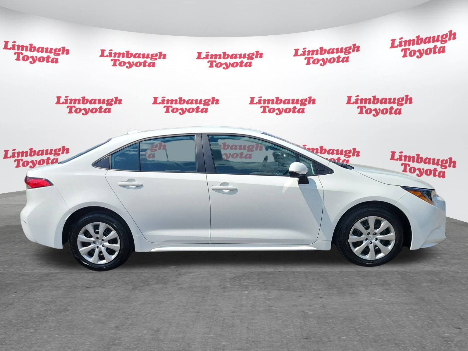 Used 2024 Toyota Corolla LE with VIN 5YFB4MDE6RP220370 for sale in Northfield, Minnesota