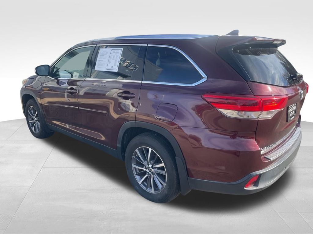 2019 Toyota Highlander XLE photo 2