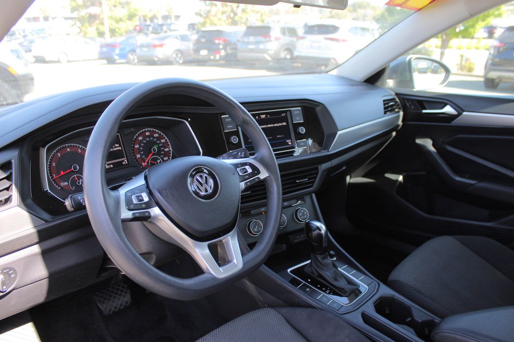 2021 Volkswagen Jetta SE R-Line photo 17