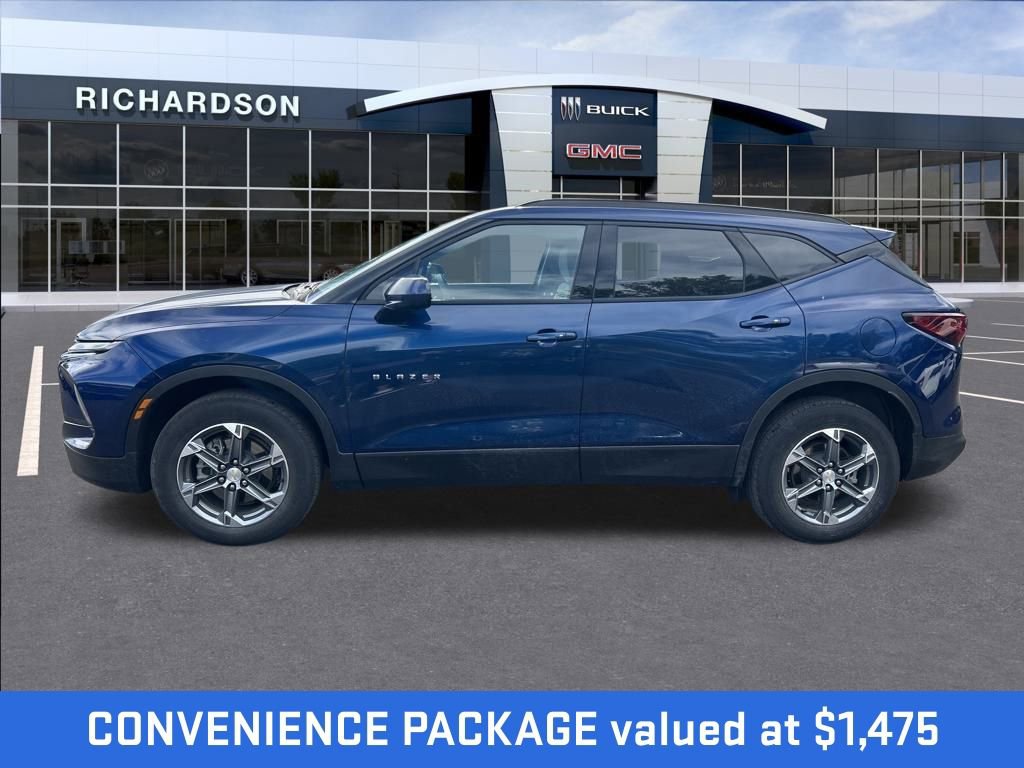 2023 Chevrolet Blazer 2LT photo 2