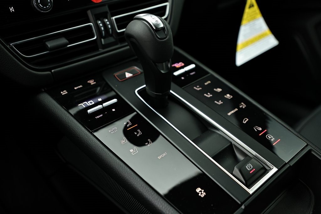 2025 Porsche Macan T photo 39
