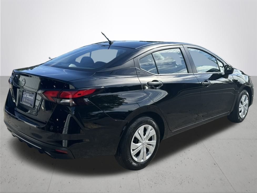 2025 Nissan Versa 1.6 S photo 7