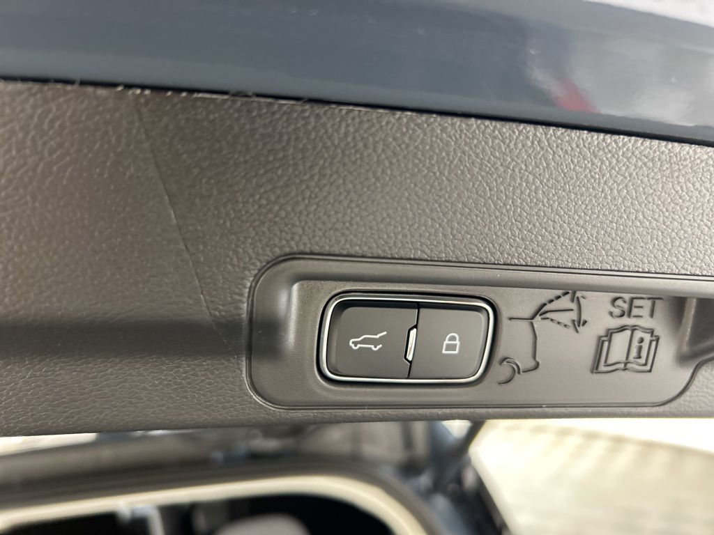 2025 Ford Explorer photo 29