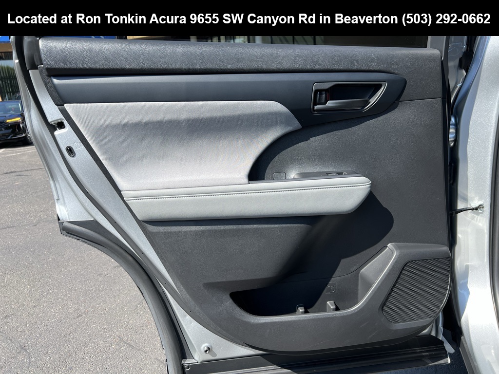 2023 Toyota Highlander L photo 25