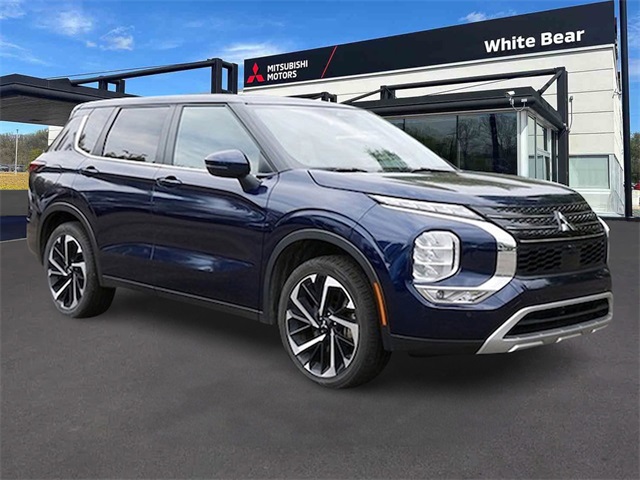 2024 Mitsubishi Outlander SE's photo