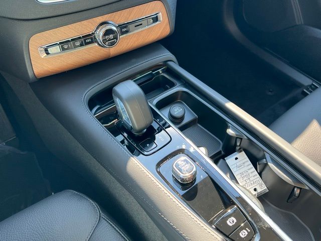 2025 Volvo XC90 T8 Core photo 15