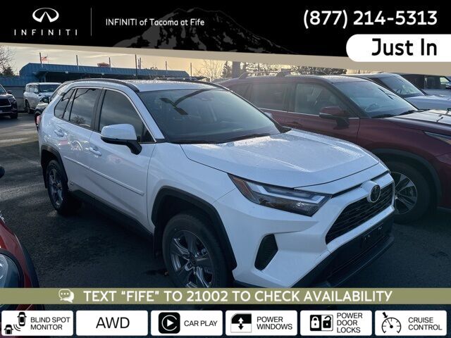 2025 Toyota RAV4 XLE's photo